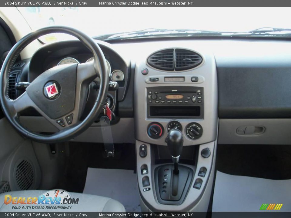 2004 Saturn VUE V6 AWD Silver Nickel / Gray Photo #23