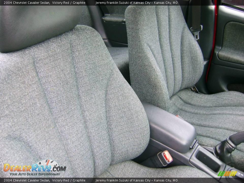 2004 Chevrolet Cavalier Sedan Victory Red / Graphite Photo #9