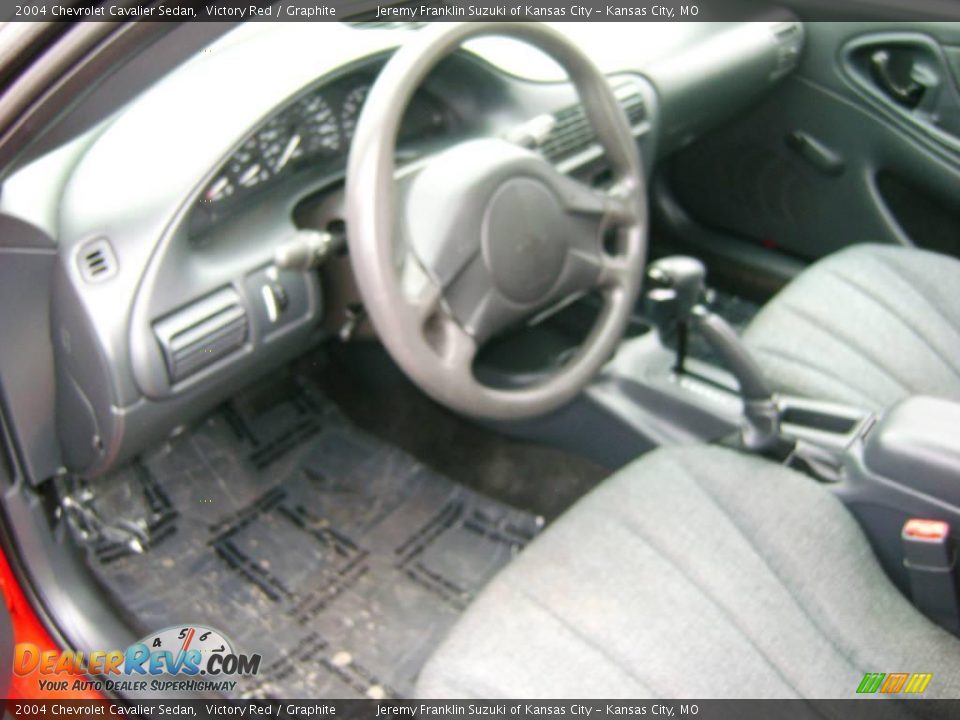 2004 Chevrolet Cavalier Sedan Victory Red / Graphite Photo #11