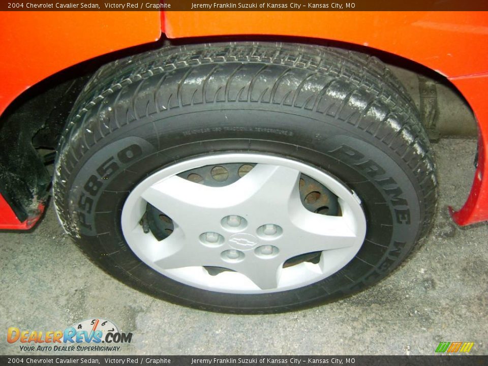 2004 Chevrolet Cavalier Sedan Victory Red / Graphite Photo #17