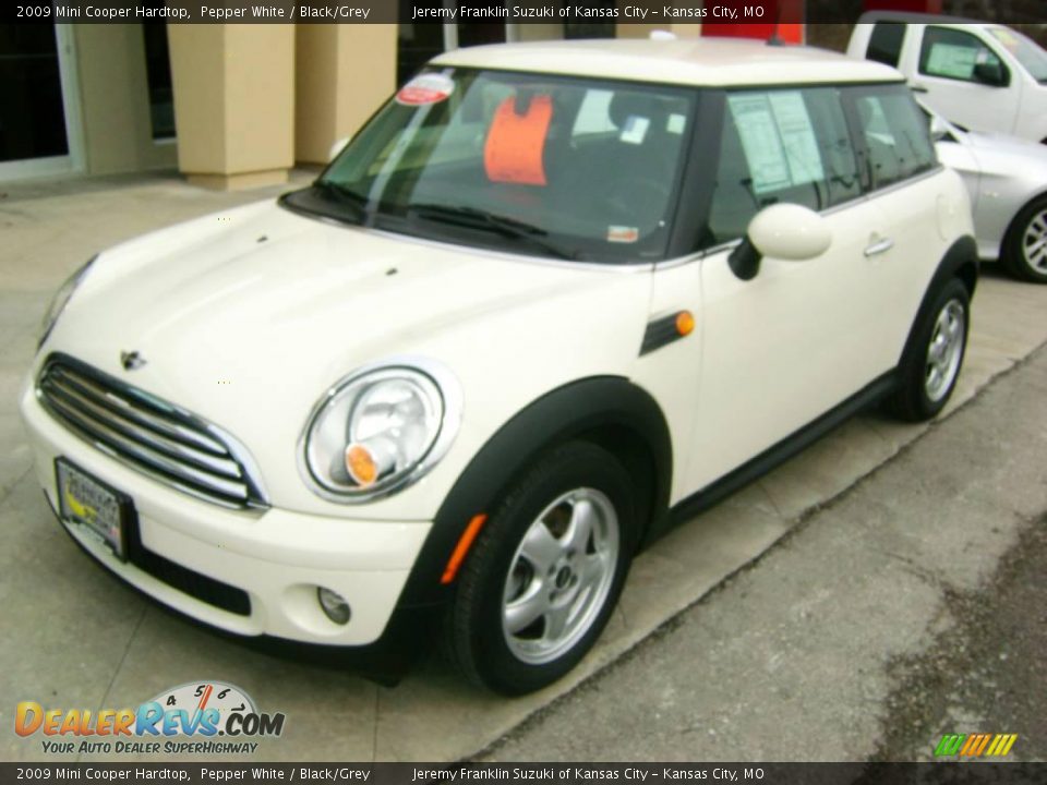 2009 Mini Cooper Hardtop Pepper White / Black/Grey Photo #2