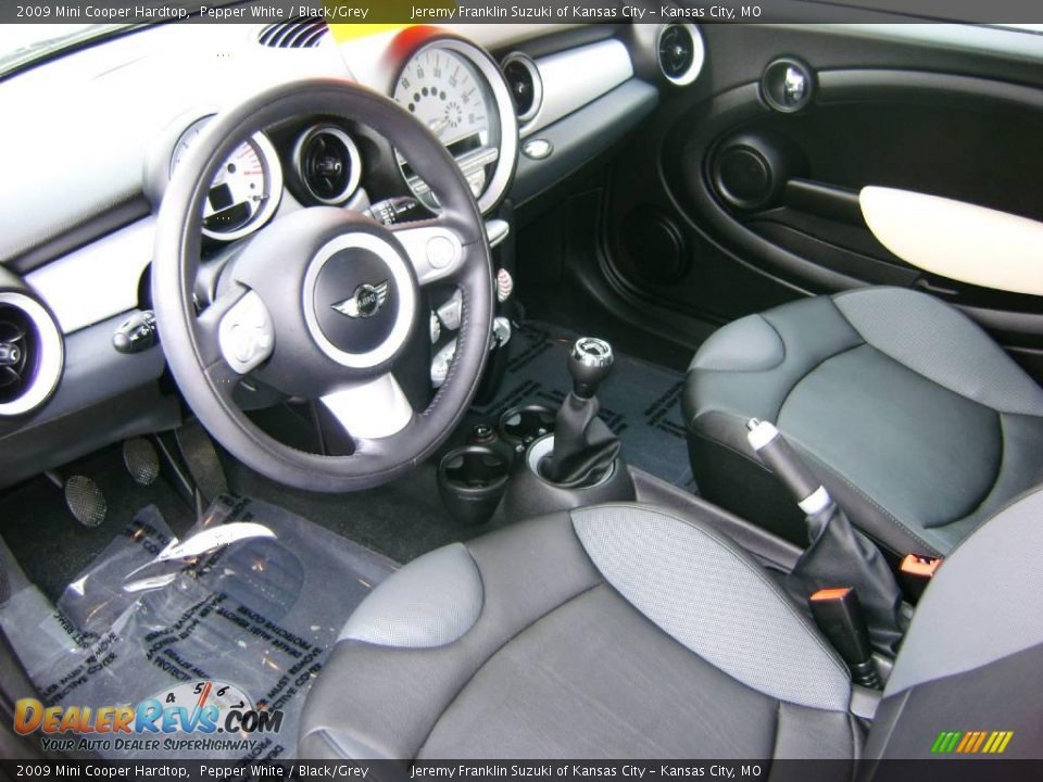 2009 Mini Cooper Hardtop Pepper White / Black/Grey Photo #6