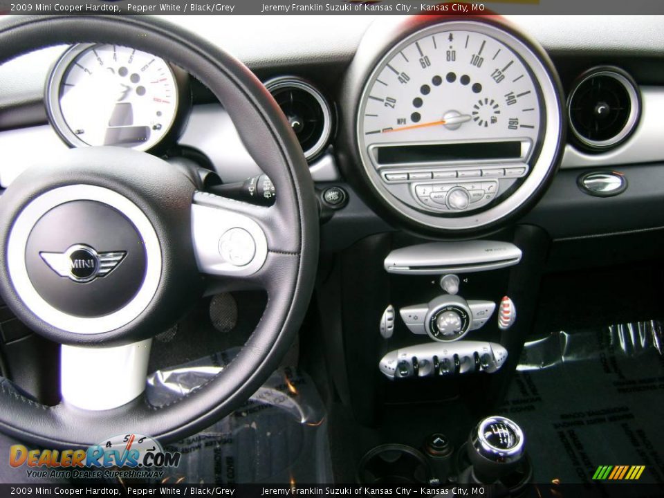 2009 Mini Cooper Hardtop Pepper White / Black/Grey Photo #7