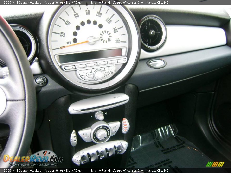 2009 Mini Cooper Hardtop Pepper White / Black/Grey Photo #8