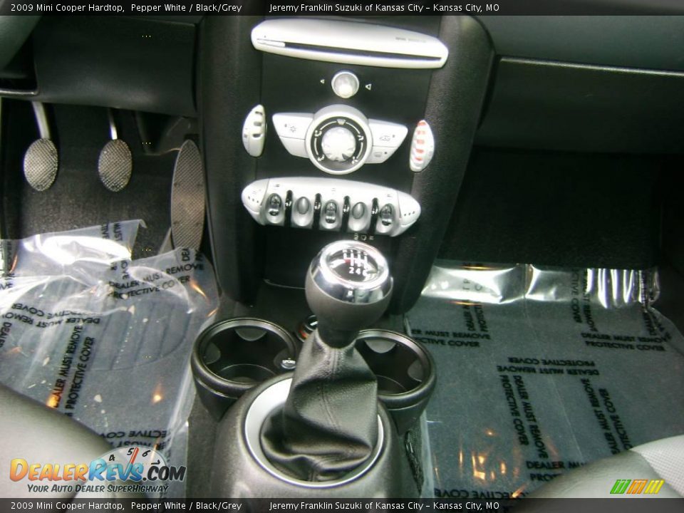 2009 Mini Cooper Hardtop Pepper White / Black/Grey Photo #9