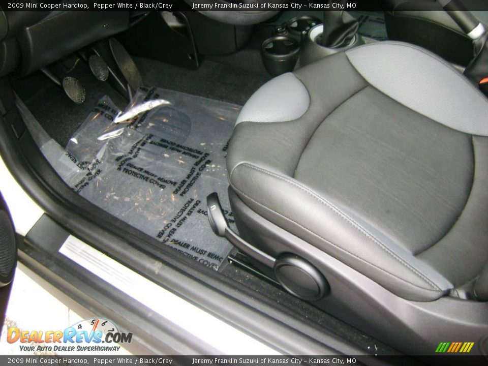 2009 Mini Cooper Hardtop Pepper White / Black/Grey Photo #10