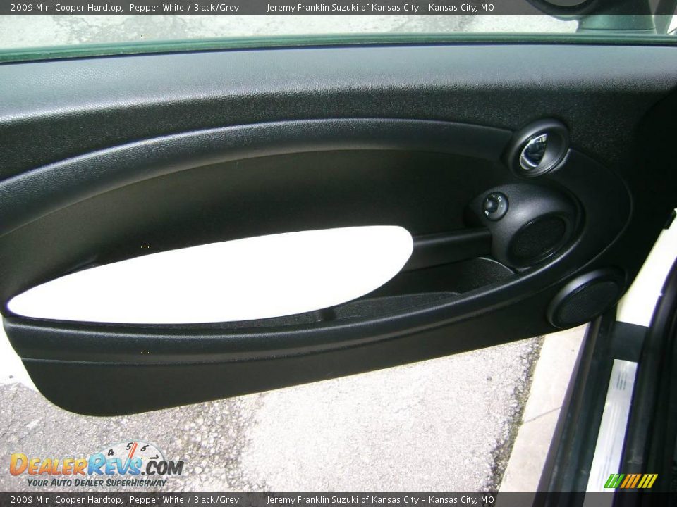2009 Mini Cooper Hardtop Pepper White / Black/Grey Photo #11
