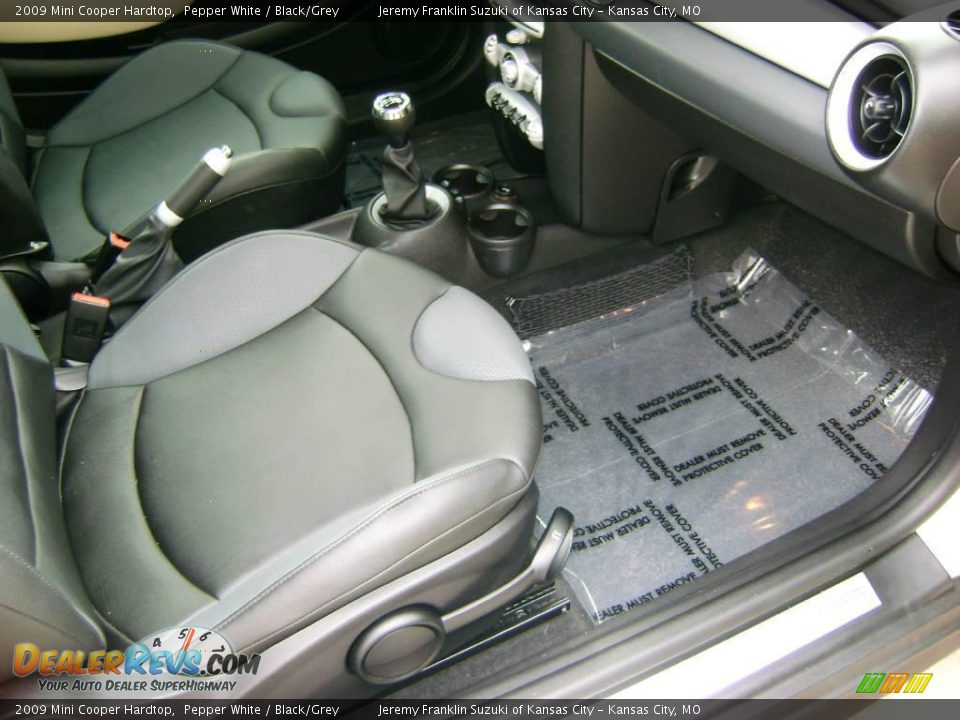 2009 Mini Cooper Hardtop Pepper White / Black/Grey Photo #13