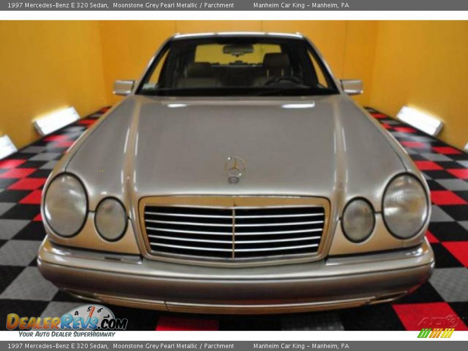 1997 Mercedes-Benz E 320 Sedan Moonstone Grey Pearl Metallic / Parchment Photo #2