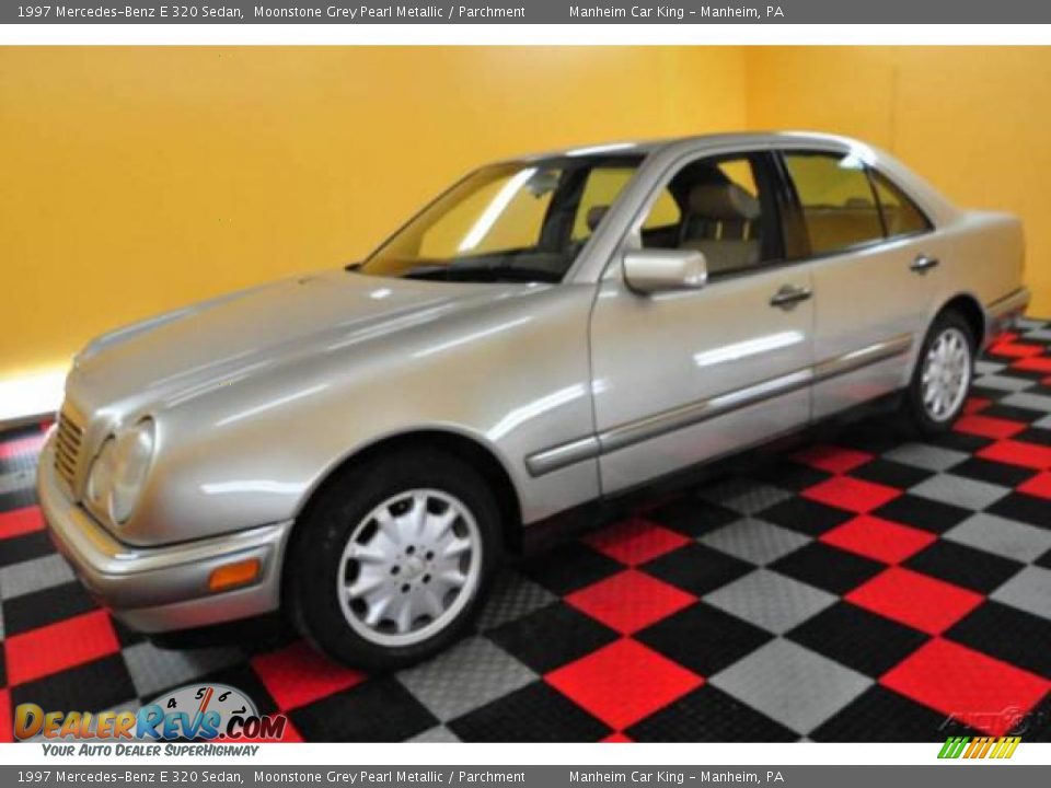 1997 Mercedes-Benz E 320 Sedan Moonstone Grey Pearl Metallic / Parchment Photo #3