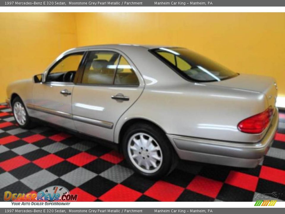 1997 Mercedes-Benz E 320 Sedan Moonstone Grey Pearl Metallic / Parchment Photo #4