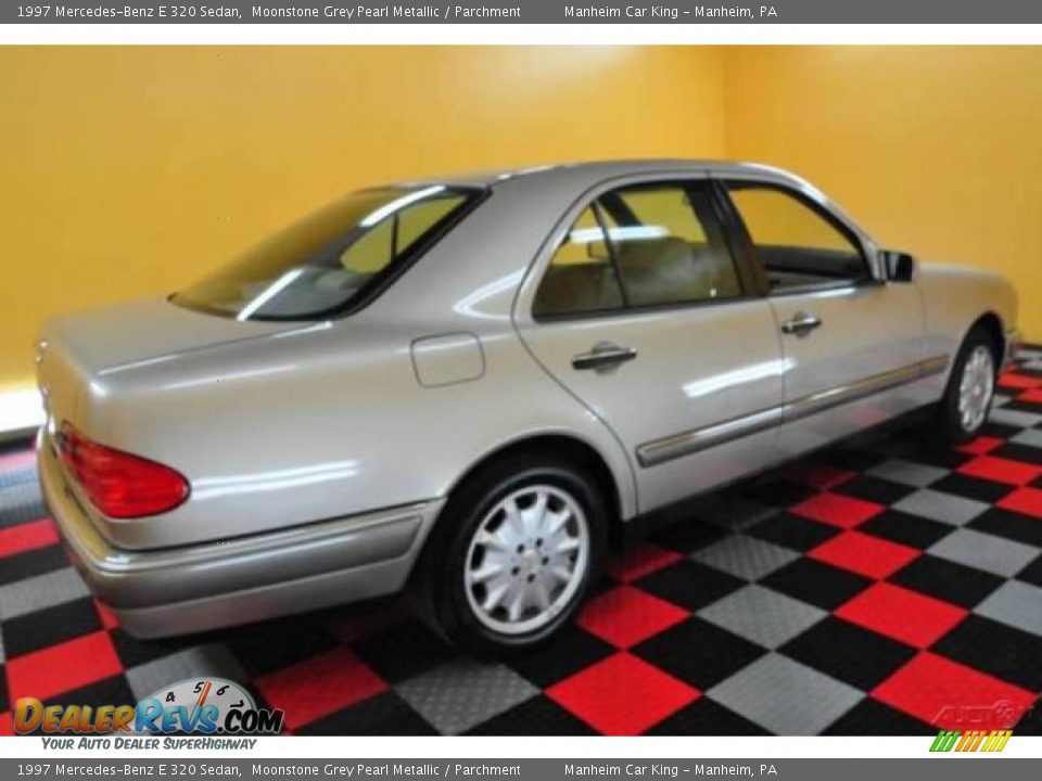 1997 Mercedes-Benz E 320 Sedan Moonstone Grey Pearl Metallic / Parchment Photo #6
