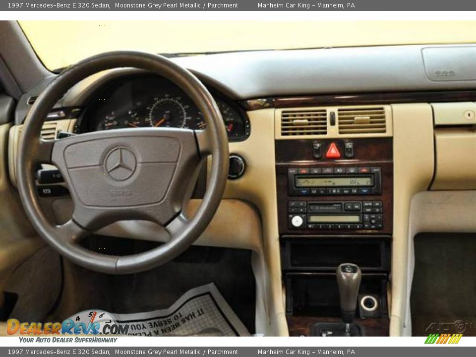 1997 Mercedes-Benz E 320 Sedan Moonstone Grey Pearl Metallic / Parchment Photo #7