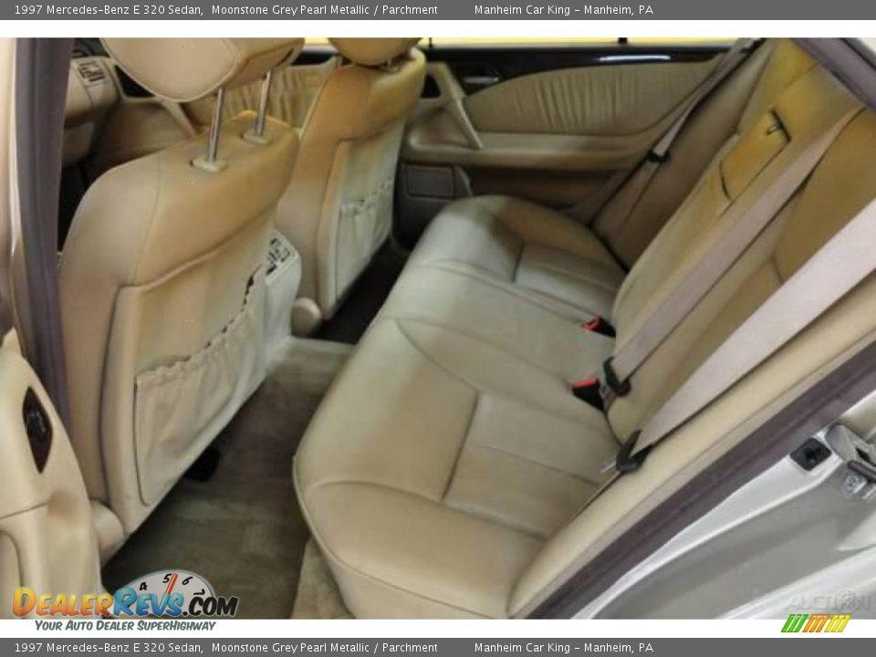 1997 Mercedes-Benz E 320 Sedan Moonstone Grey Pearl Metallic / Parchment Photo #9