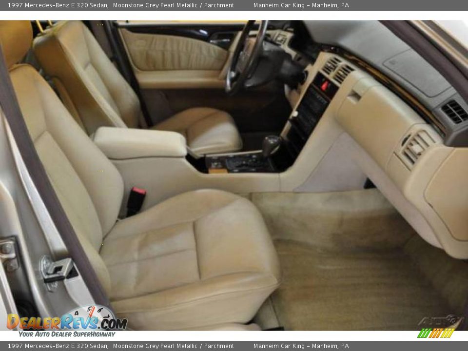 1997 Mercedes-Benz E 320 Sedan Moonstone Grey Pearl Metallic / Parchment Photo #10