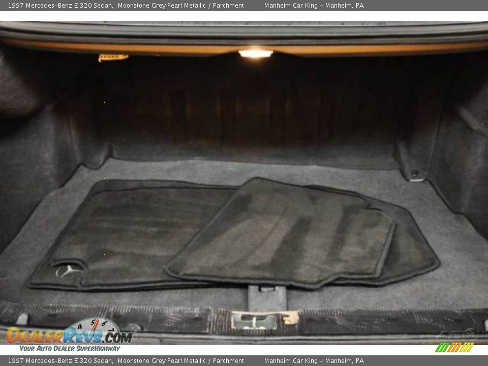 1997 Mercedes-Benz E 320 Sedan Moonstone Grey Pearl Metallic / Parchment Photo #14