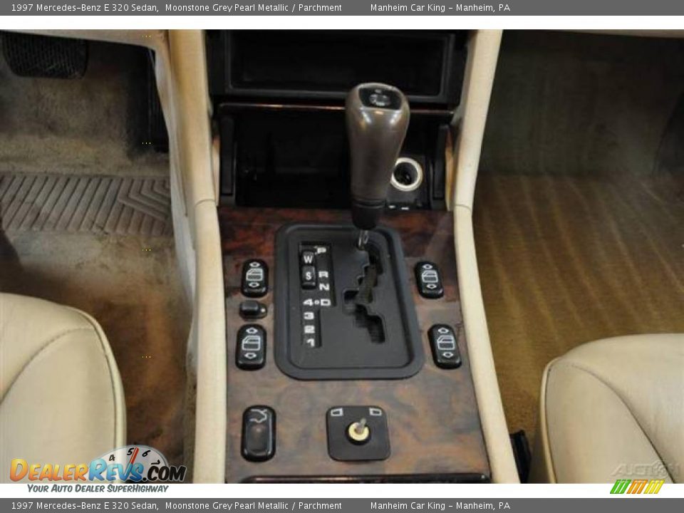 1997 Mercedes-Benz E 320 Sedan Moonstone Grey Pearl Metallic / Parchment Photo #22