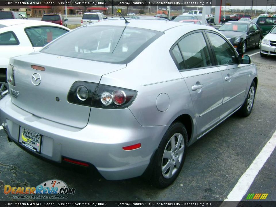 2005 Mazda MAZDA3 i Sedan Sunlight Silver Metallic / Black Photo #6