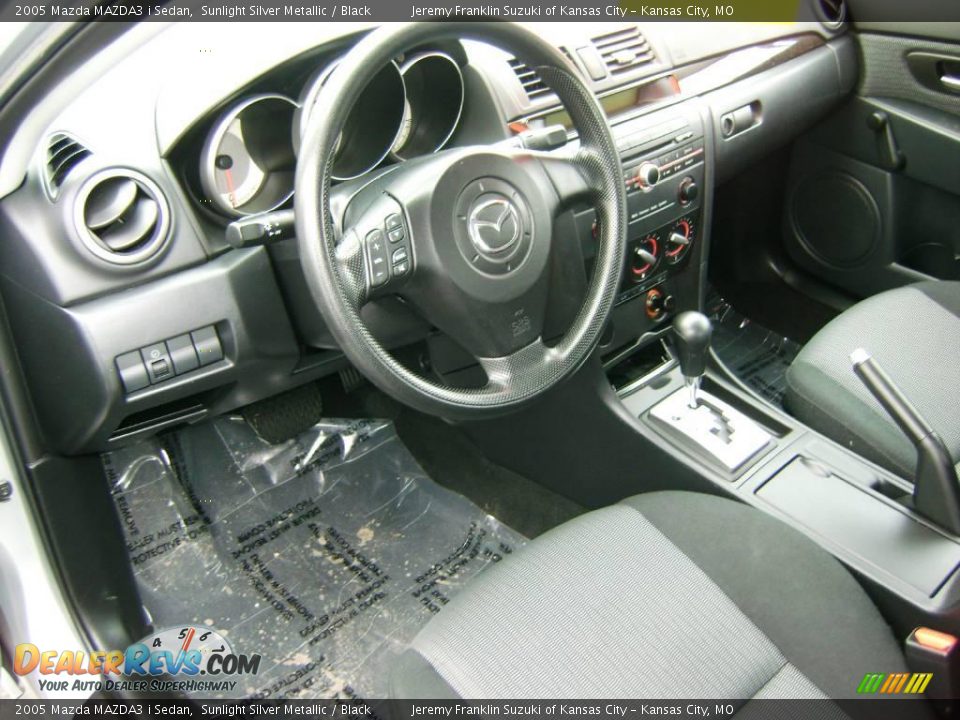 2005 Mazda MAZDA3 i Sedan Sunlight Silver Metallic / Black Photo #11