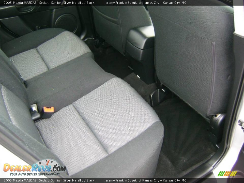 2005 Mazda MAZDA3 i Sedan Sunlight Silver Metallic / Black Photo #20