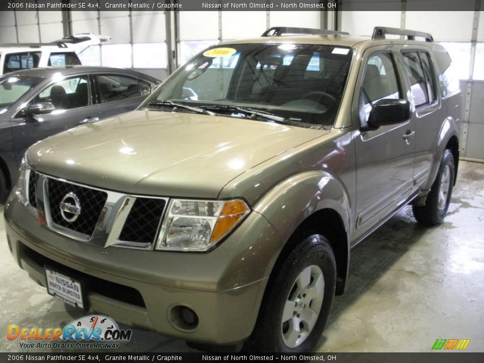2006 Nissan Pathfinder SE 4x4 Granite Metallic / Graphite Photo #1