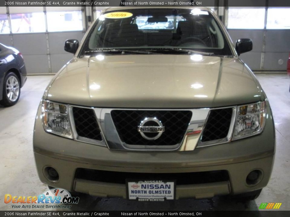 2006 Nissan Pathfinder SE 4x4 Granite Metallic / Graphite Photo #2