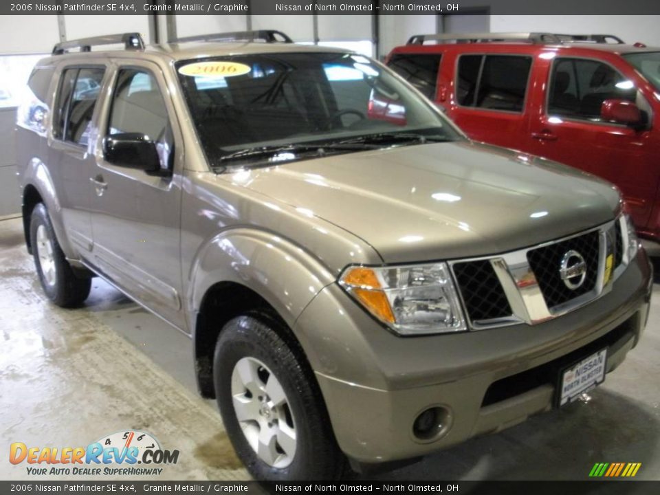 2006 Nissan Pathfinder SE 4x4 Granite Metallic / Graphite Photo #3