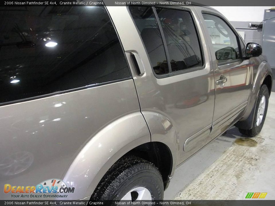 2006 Nissan Pathfinder SE 4x4 Granite Metallic / Graphite Photo #5