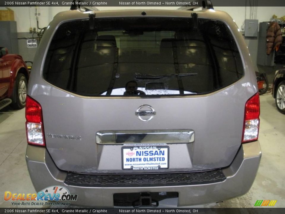2006 Nissan Pathfinder SE 4x4 Granite Metallic / Graphite Photo #6