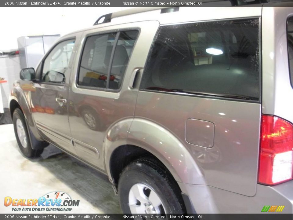 2006 Nissan Pathfinder SE 4x4 Granite Metallic / Graphite Photo #7