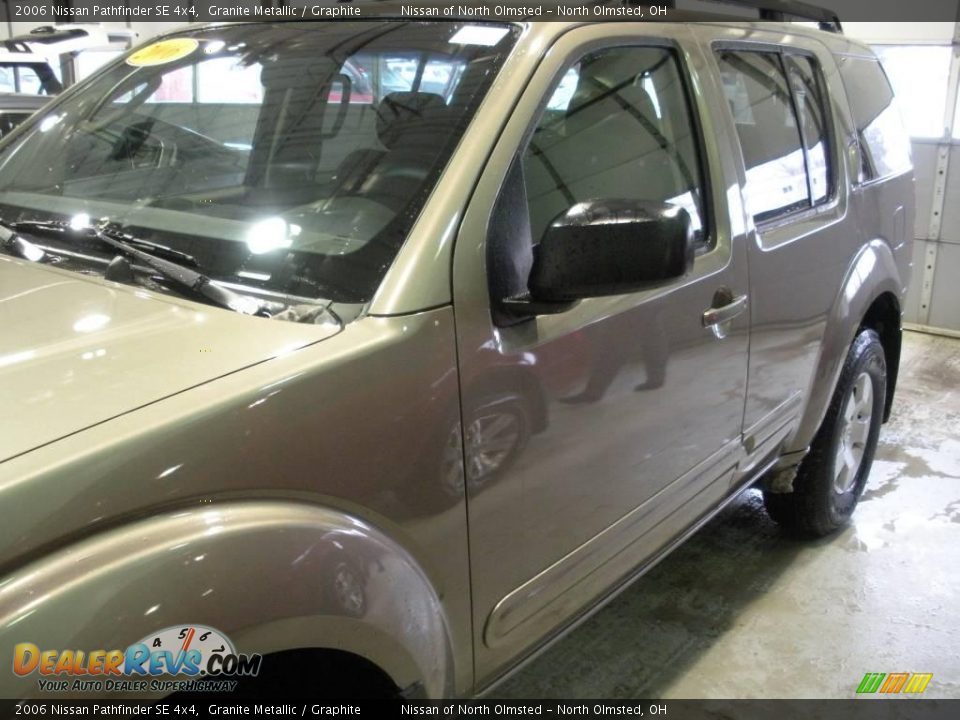2006 Nissan Pathfinder SE 4x4 Granite Metallic / Graphite Photo #8