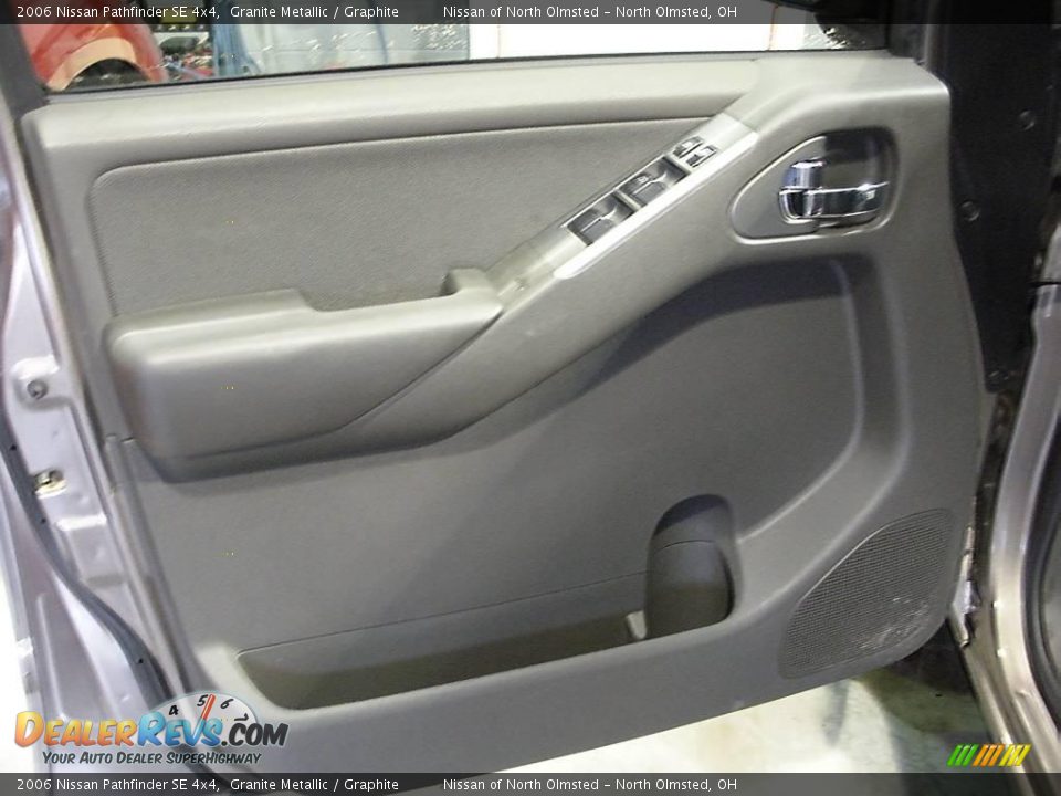 2006 Nissan Pathfinder SE 4x4 Granite Metallic / Graphite Photo #10