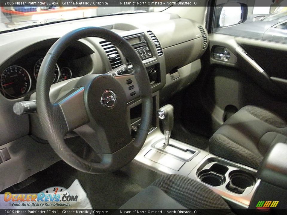 2006 Nissan Pathfinder SE 4x4 Granite Metallic / Graphite Photo #11