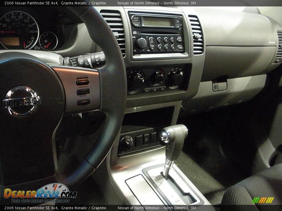 2006 Nissan Pathfinder SE 4x4 Granite Metallic / Graphite Photo #13