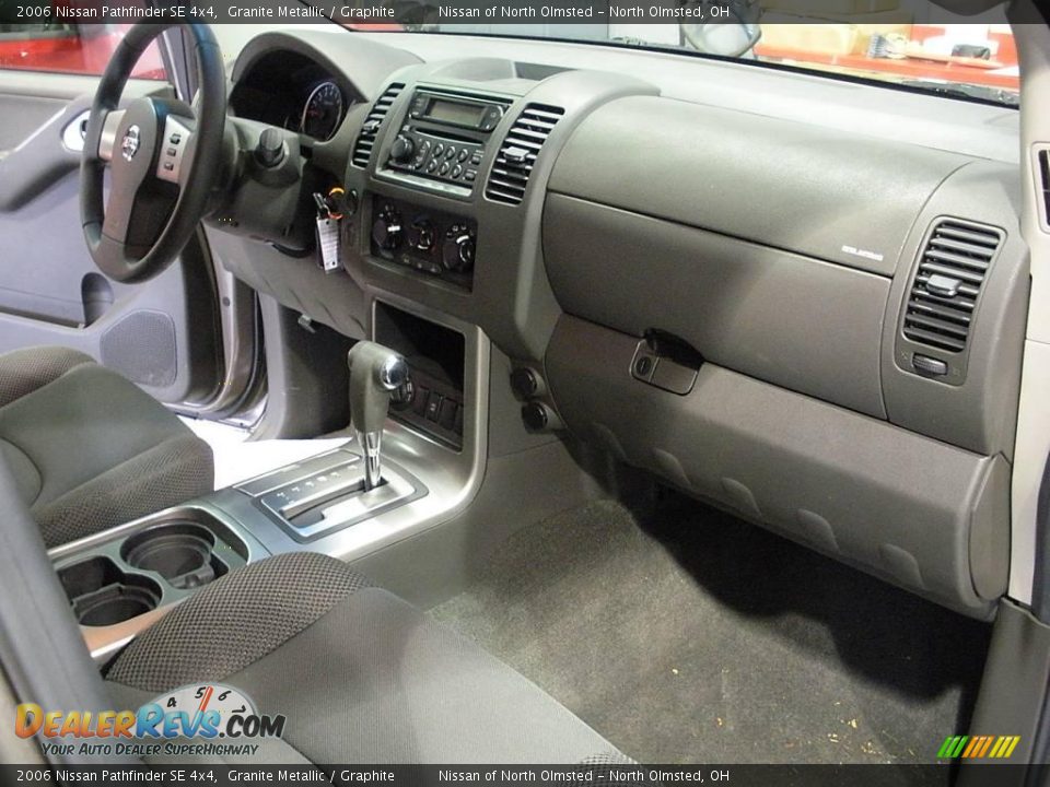 2006 Nissan Pathfinder SE 4x4 Granite Metallic / Graphite Photo #14