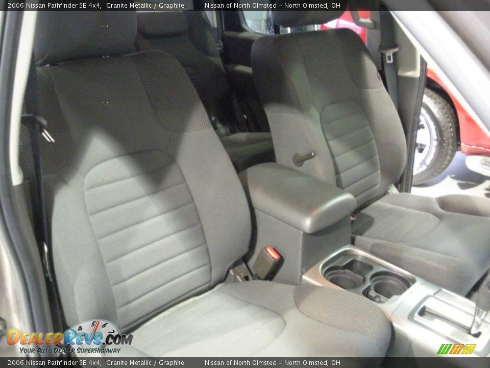 2006 Nissan Pathfinder SE 4x4 Granite Metallic / Graphite Photo #15