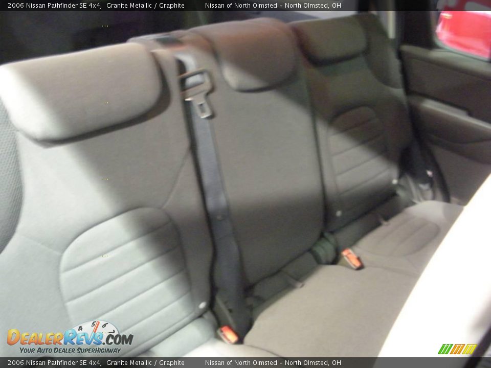 2006 Nissan Pathfinder SE 4x4 Granite Metallic / Graphite Photo #16