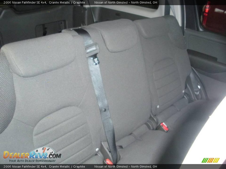 2006 Nissan Pathfinder SE 4x4 Granite Metallic / Graphite Photo #17