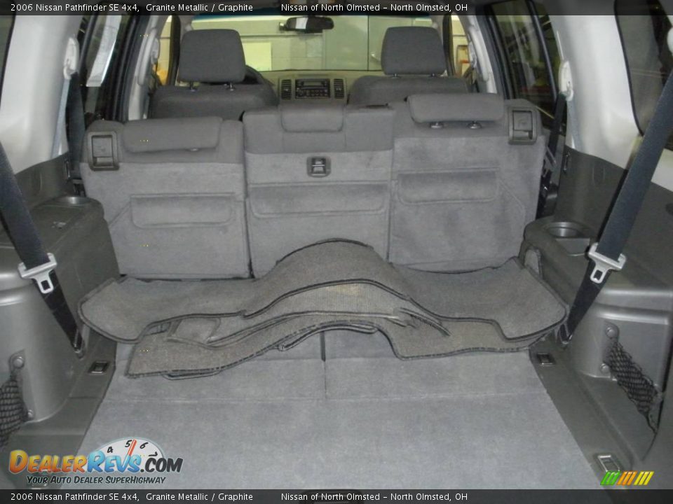 2006 Nissan Pathfinder SE 4x4 Granite Metallic / Graphite Photo #18