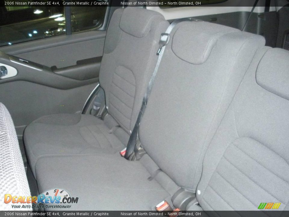 2006 Nissan Pathfinder SE 4x4 Granite Metallic / Graphite Photo #20