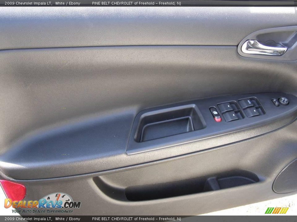 2009 Chevrolet Impala LT White / Ebony Photo #7