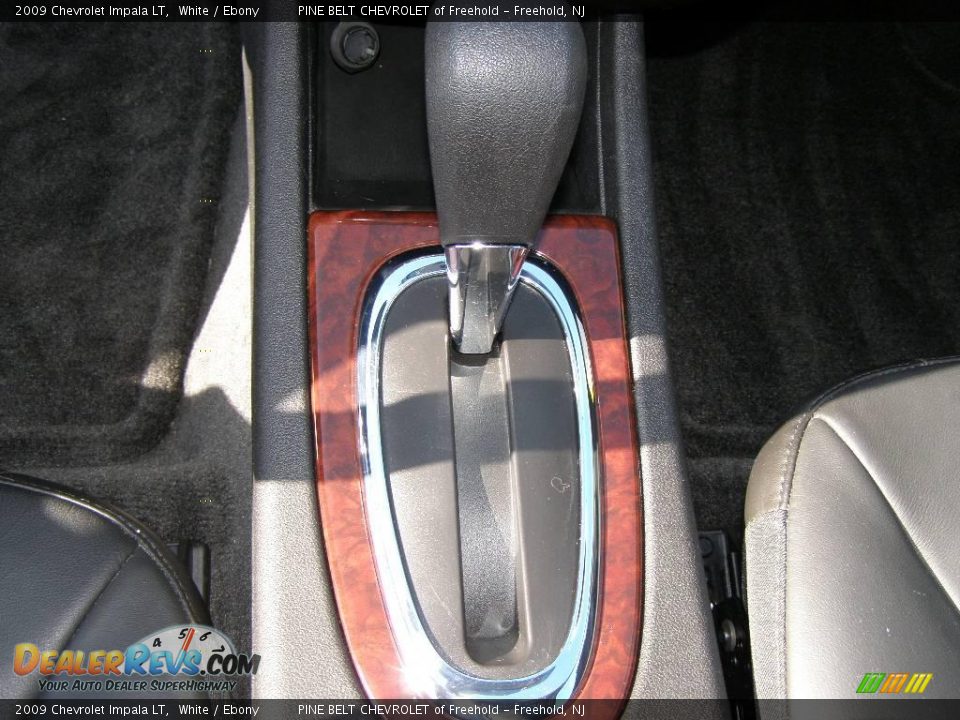 2009 Chevrolet Impala LT White / Ebony Photo #12