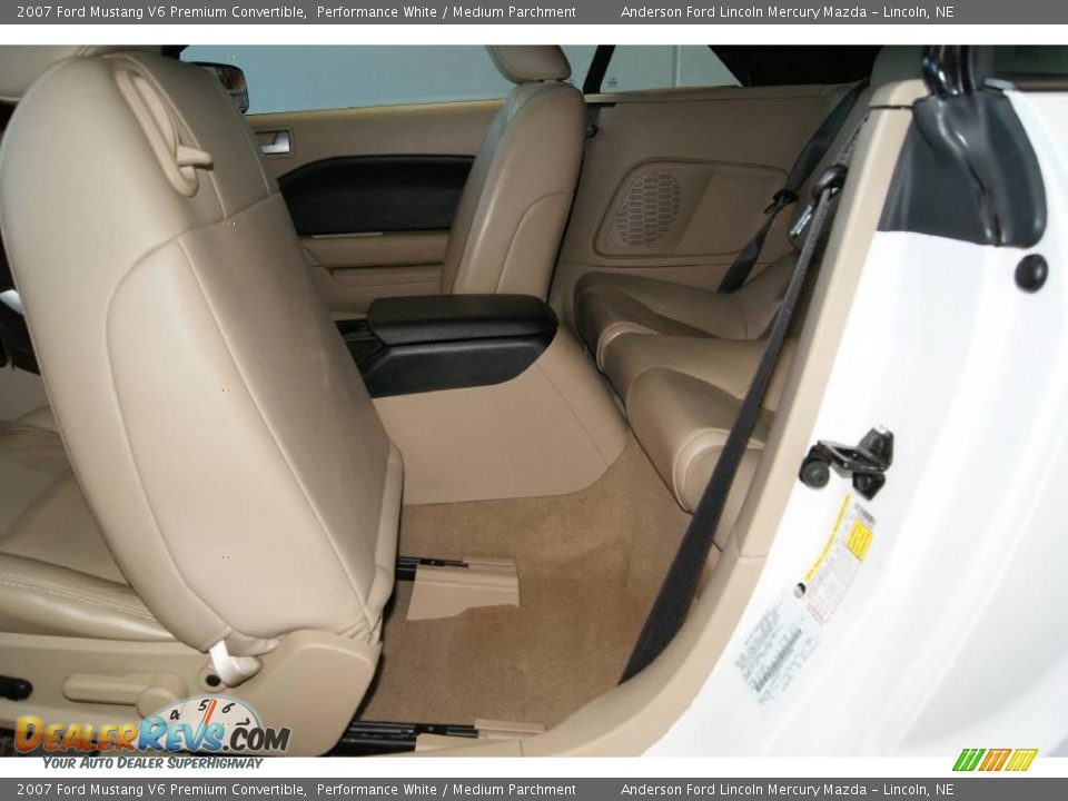 2007 Ford Mustang V6 Premium Convertible Performance White / Medium Parchment Photo #16
