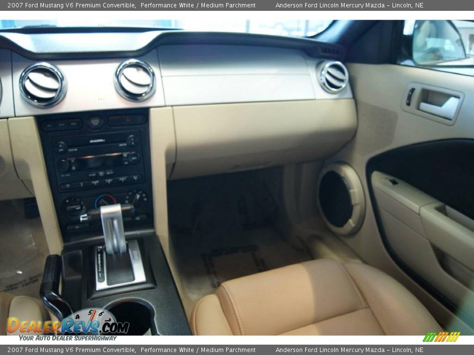 2007 Ford Mustang V6 Premium Convertible Performance White / Medium Parchment Photo #21