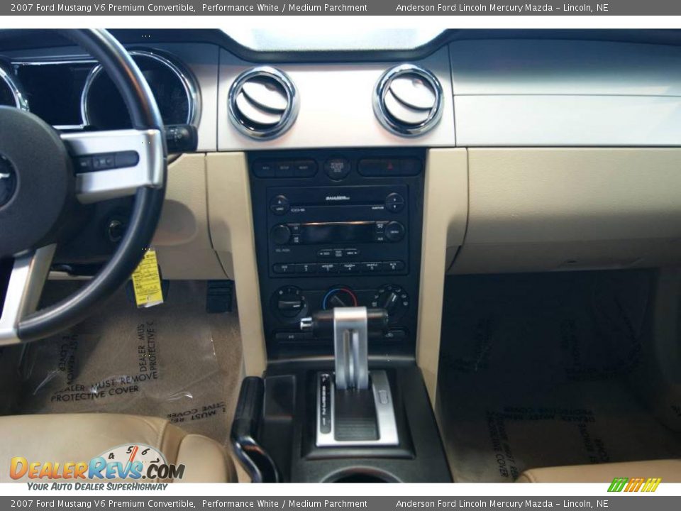 2007 Ford Mustang V6 Premium Convertible Performance White / Medium Parchment Photo #22