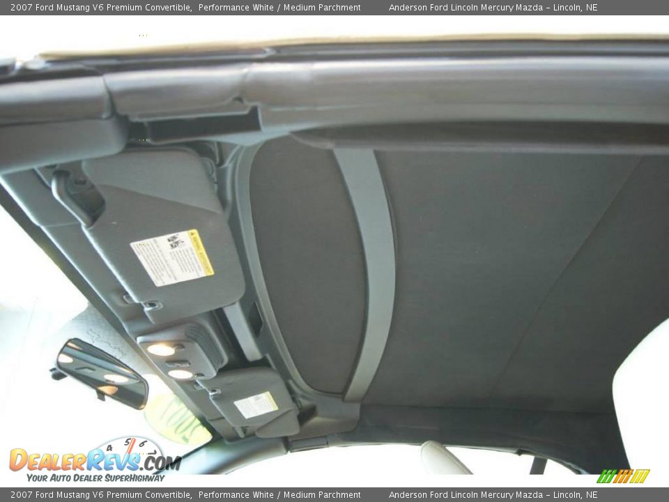 2007 Ford Mustang V6 Premium Convertible Performance White / Medium Parchment Photo #25