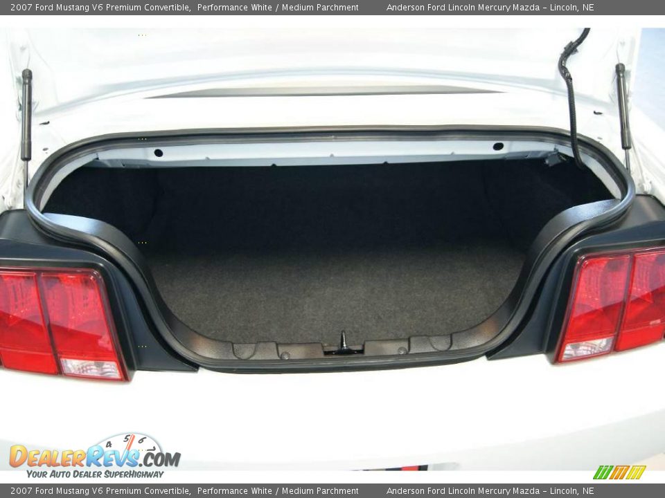2007 Ford Mustang V6 Premium Convertible Performance White / Medium Parchment Photo #26