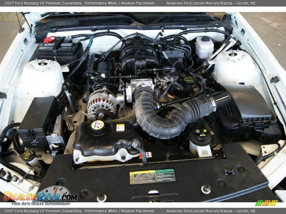 2007 Ford Mustang V6 Premium Convertible Performance White / Medium Parchment Photo #27