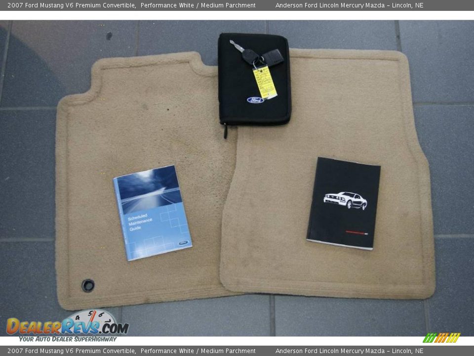 2007 Ford Mustang V6 Premium Convertible Performance White / Medium Parchment Photo #28