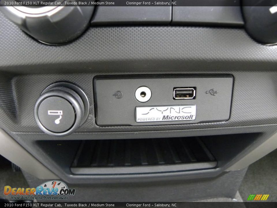 2010 Ford F150 XLT Regular Cab Tuxedo Black / Medium Stone Photo #20
